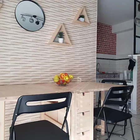 Le Pompidou T2 Pour 2 à 4 Pers Avec Parking Privé&balcon Place Ney Appartement