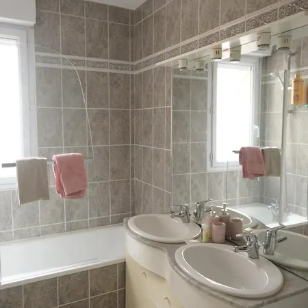 Le Pompidou T2 Pour 2 A 4 Pers Avec Parking Prive & Balcon Place Ney アンジェ