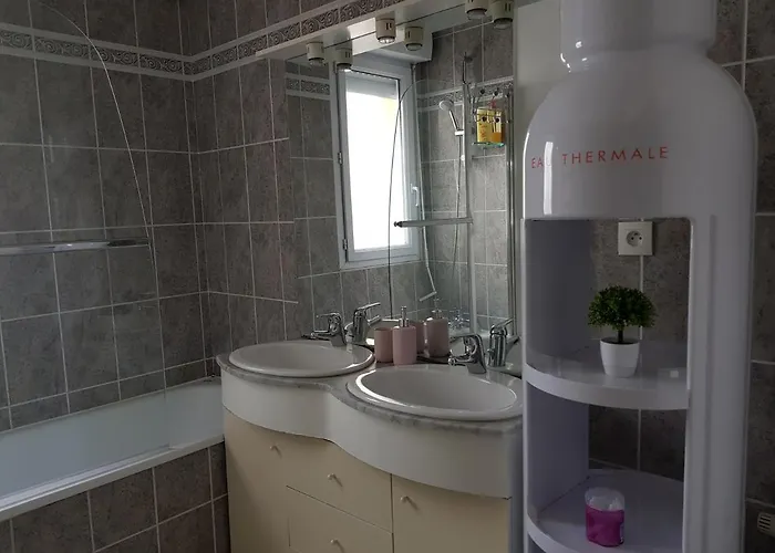 Le Pompidou T2 Pour 2 à 4 Pers Avec Parking Privé&balcon Place Ney *