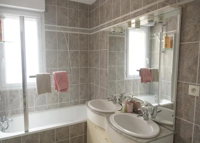 Le Pompidou T2 Pour 2 à 4 Pers Avec Parking Privé&balcon Place Ney Angers